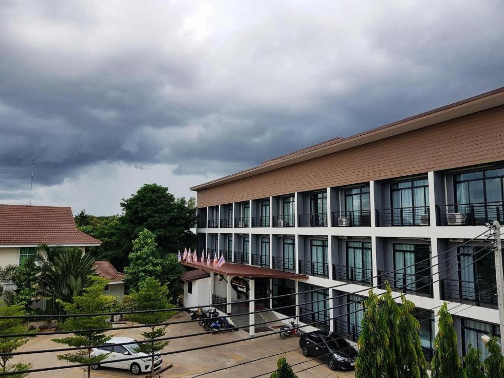 Pornsiri Hotel Sisaket Dış mekan fotoğraf