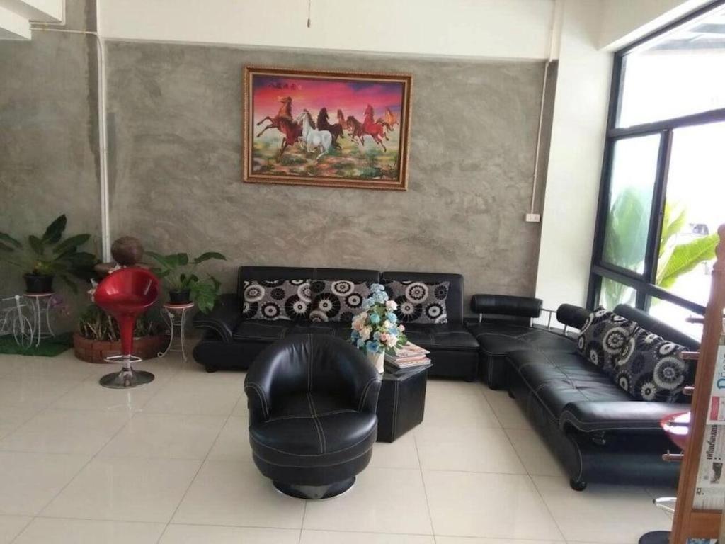 Pornsiri Hotel Sisaket Dış mekan fotoğraf